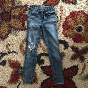 High Waisted American Eagle Jeans w/ Hole